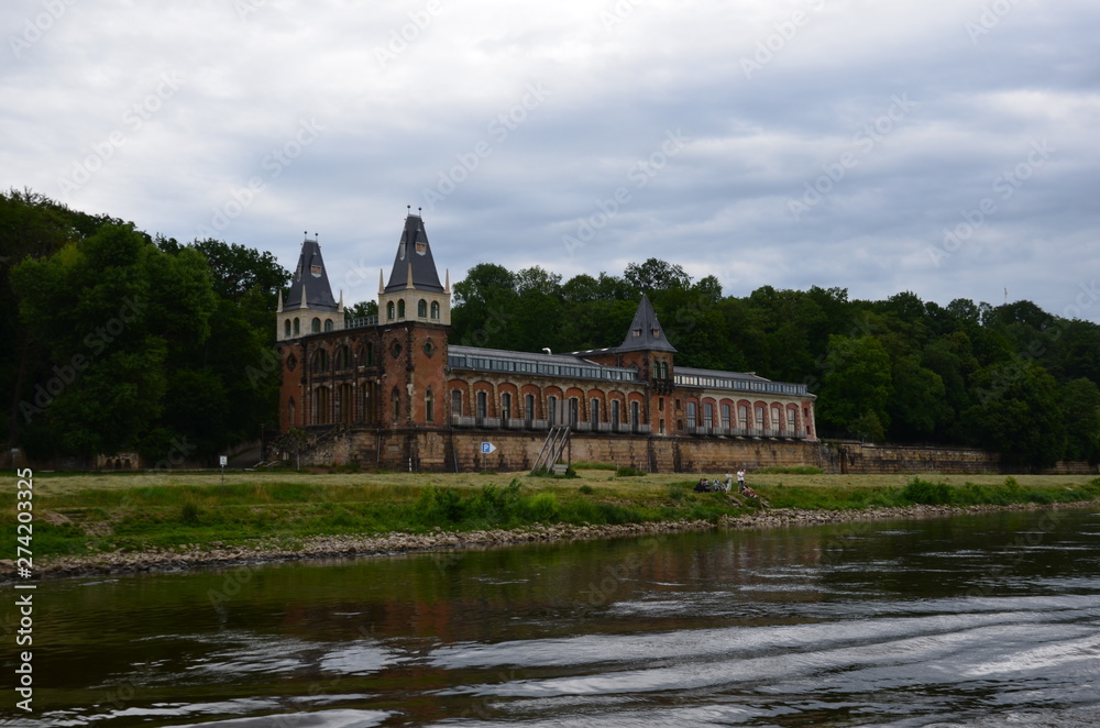 Crucero por el rio Elba