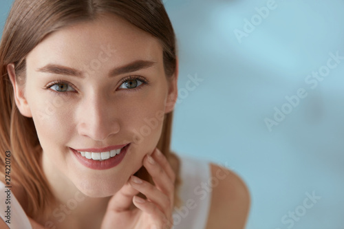 Beauty portrait of smiling woman with white teeth smile