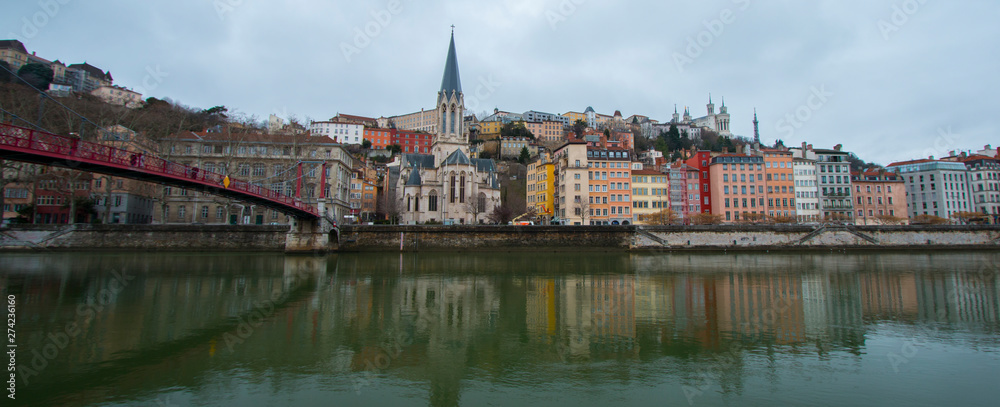 Naklejka premium panorama passerelle saint george lyon
