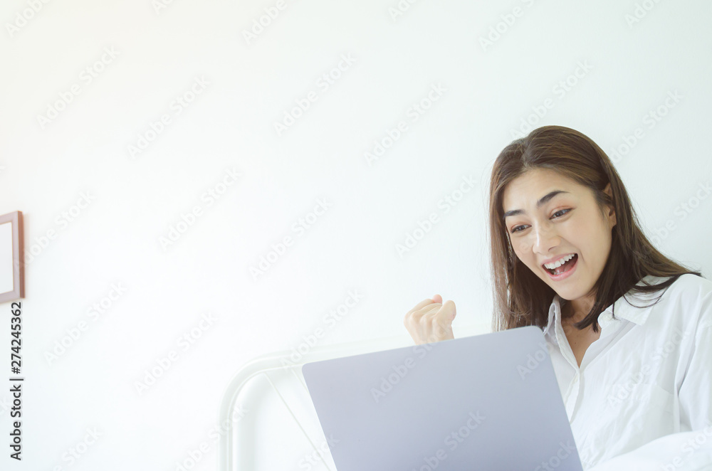Women are working and happy. Women are working and happy.