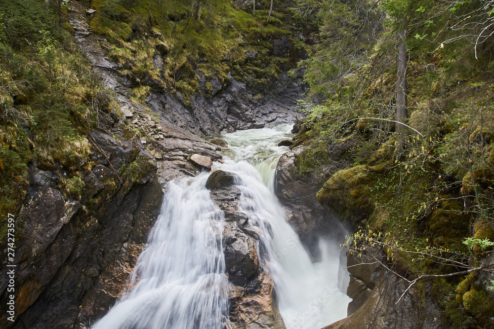 Fototapeta premium Krimmler Wasserfälle - weltberühmte Sehenswürdigkeit in Österreich
