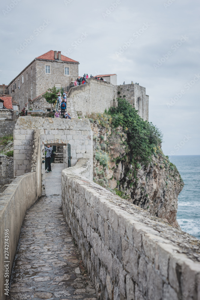 Auf der Stadtmauer in Dubrovnik