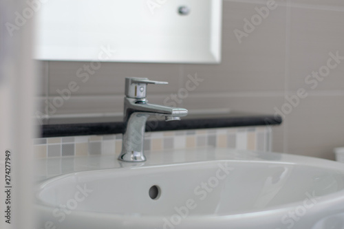 Stainless steel wash basin, white ceramic basin
