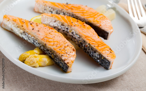 Fried salmon with asparagus