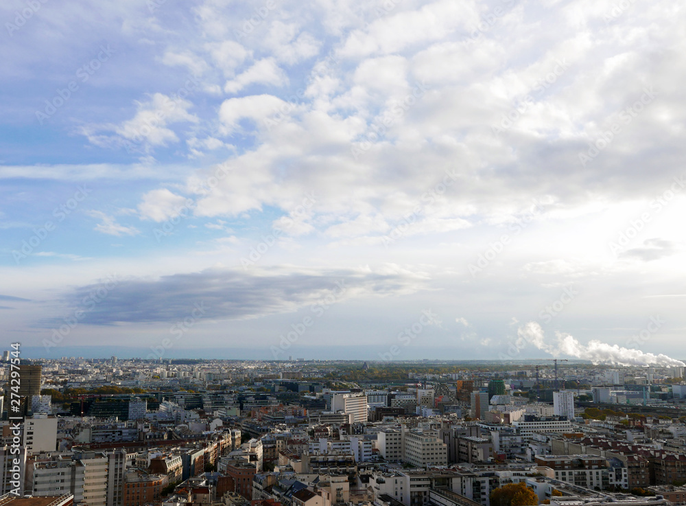 vista aerea e panoramica di parigi dall'alto di un grattacielo