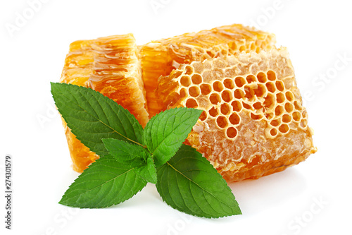 Honeycomb slice with mint