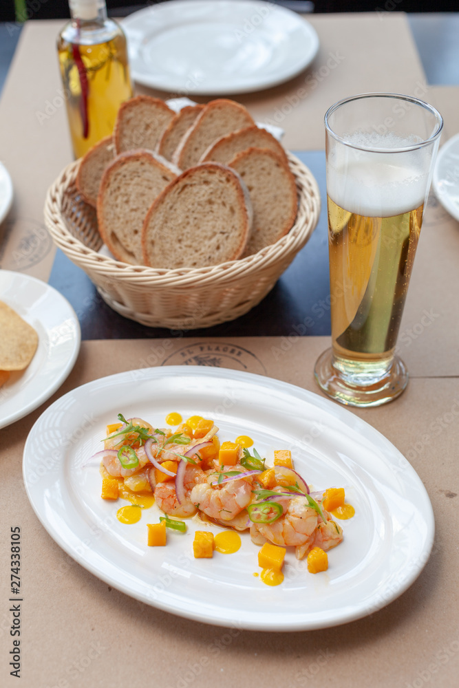 Ceviche de camarón y mango