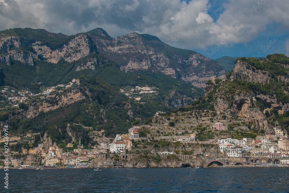 Veduta panoramica di Amalfi in Campania sul mar Tirreno