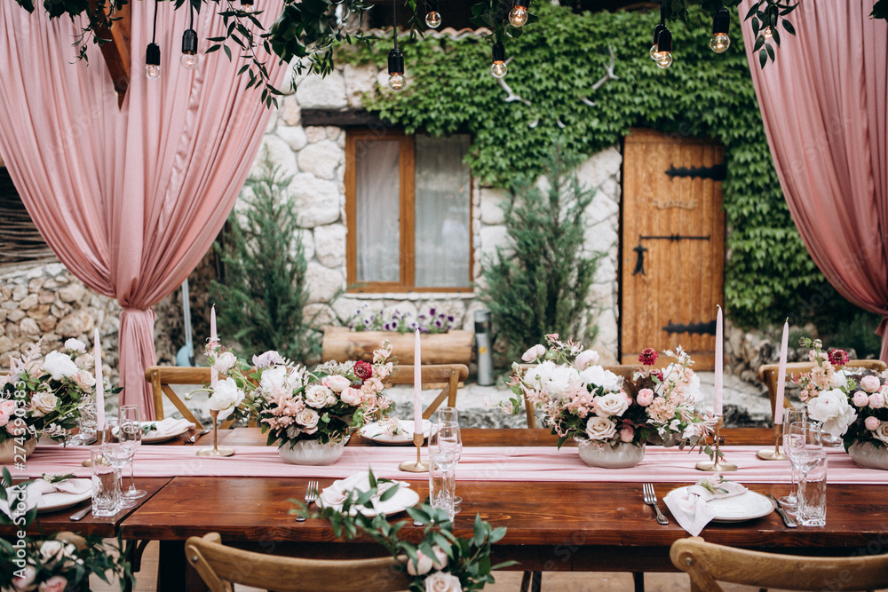Rustic style wedding table decoration and floristics design - obrazy, fototapety, plakaty 