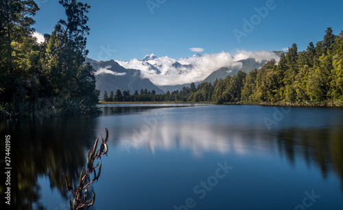 Fototapeta Naklejka Na Ścianę i Meble -  Mount Cook is reflecting in the water of Lake Matheson in New Zealand