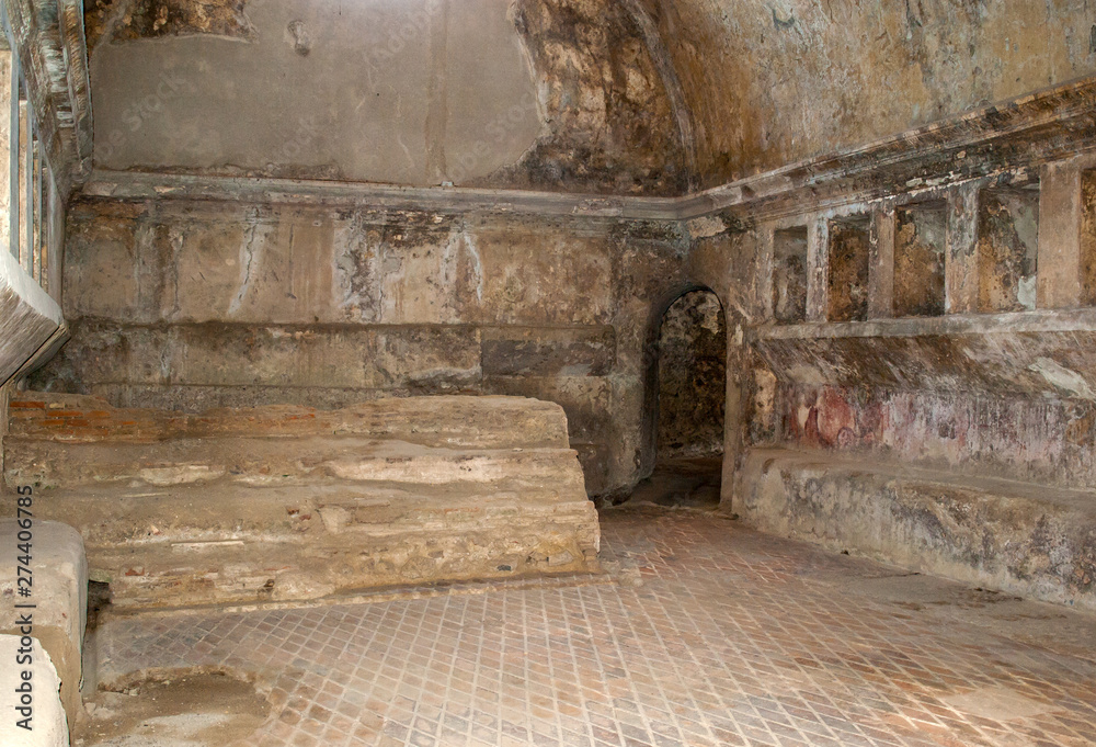 Obraz premium Interior of the buildings of Pompeii, destroyed by the volcano Vesuvius. Italy.