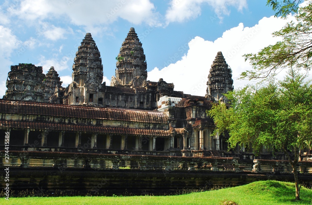 Naklejka premium Ancient Hindu temple, Angkor Wat / Cambodia