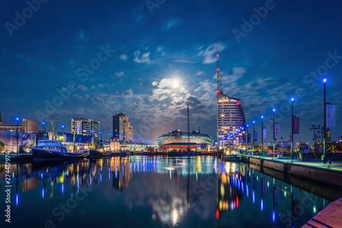 Canvas Print Havenwelten Bremerhaven bei Nacht mit Vollmond