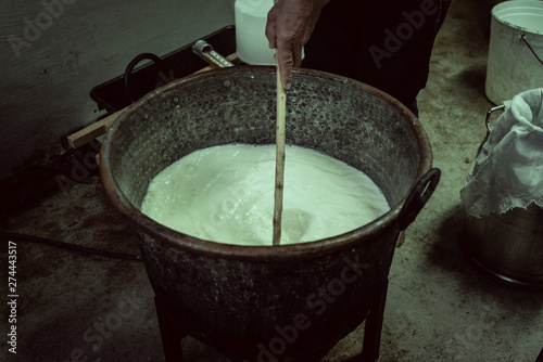 Latte di capra per Pecorino Sardo