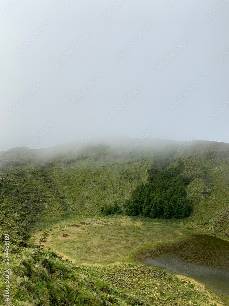 Obraz premium morning in the mountains on São Miguel island, Azores, Portugal near Sete Cidades