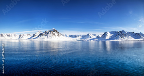 Canvas-taulu Svalbard mountains and fiords panorama