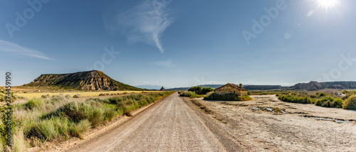 Strasse in der Halbwüste Banderas Reales Navarra