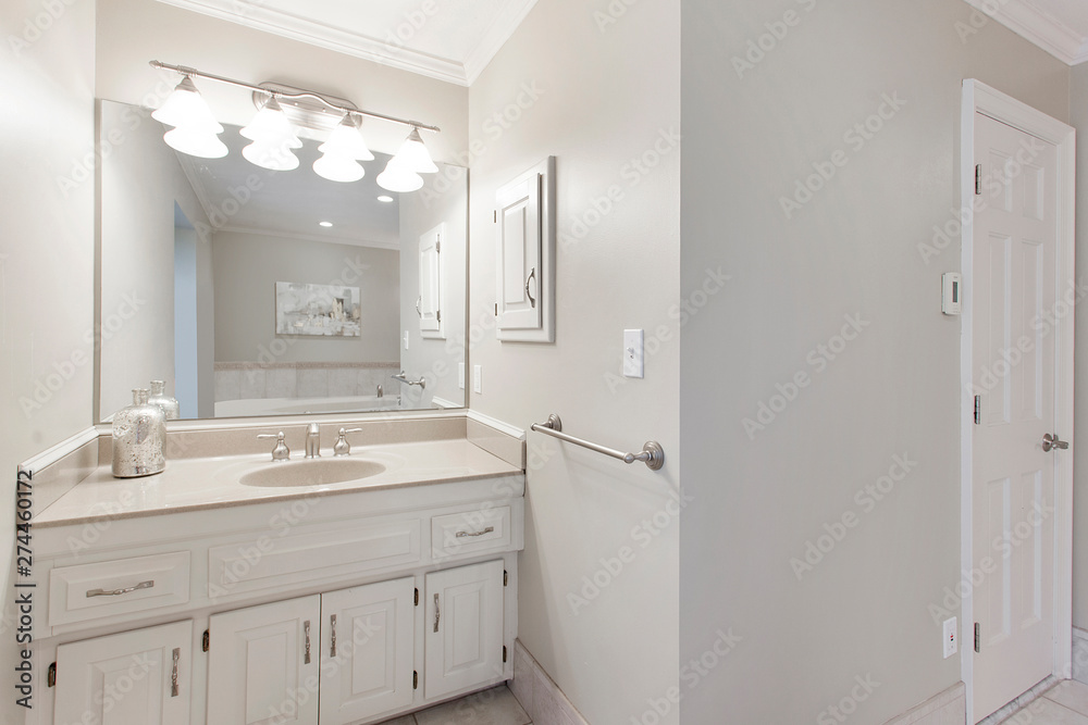 Fototapeta premium White Bathroom