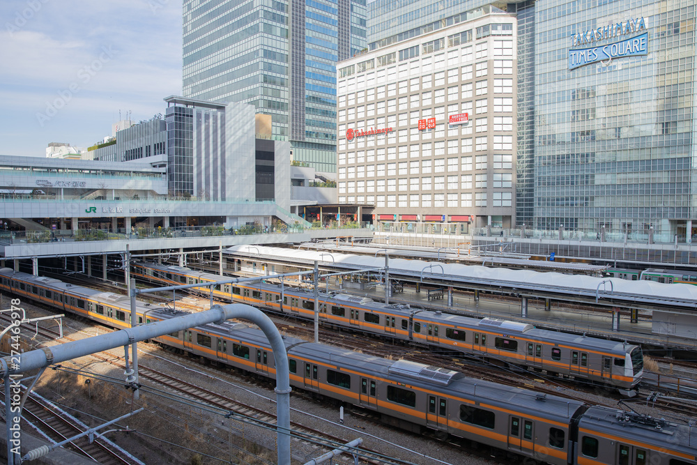 新宿駅からの眺め_電車_train_高島屋前_新宿_中央線_JR 新宿駅からの眺め_電車_train_高島屋前_新宿_中央線_JR