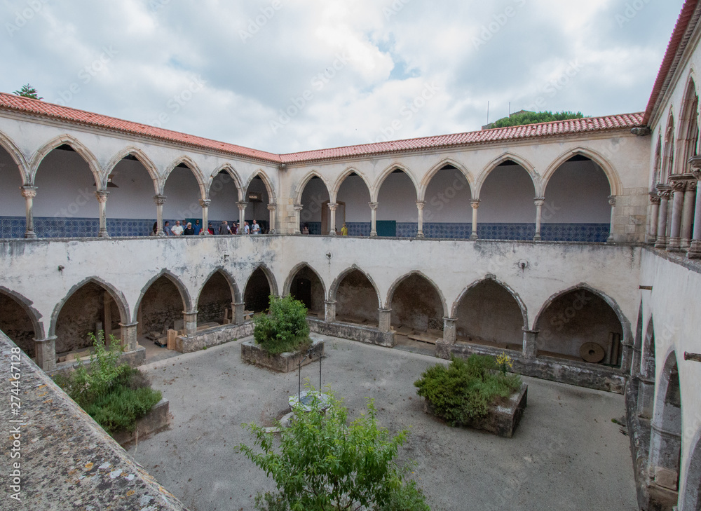 patio du couvent de l'ordre du christ, monument classé au patrimoine mondial de l'UNESCO, tomar au portugal
