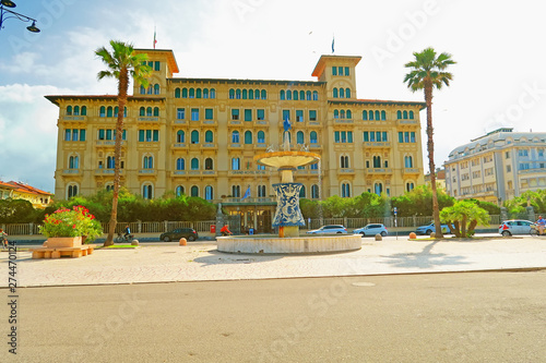 Tableau sur toile Fountain in Viale Regina Margherita in Viareggio, Italy