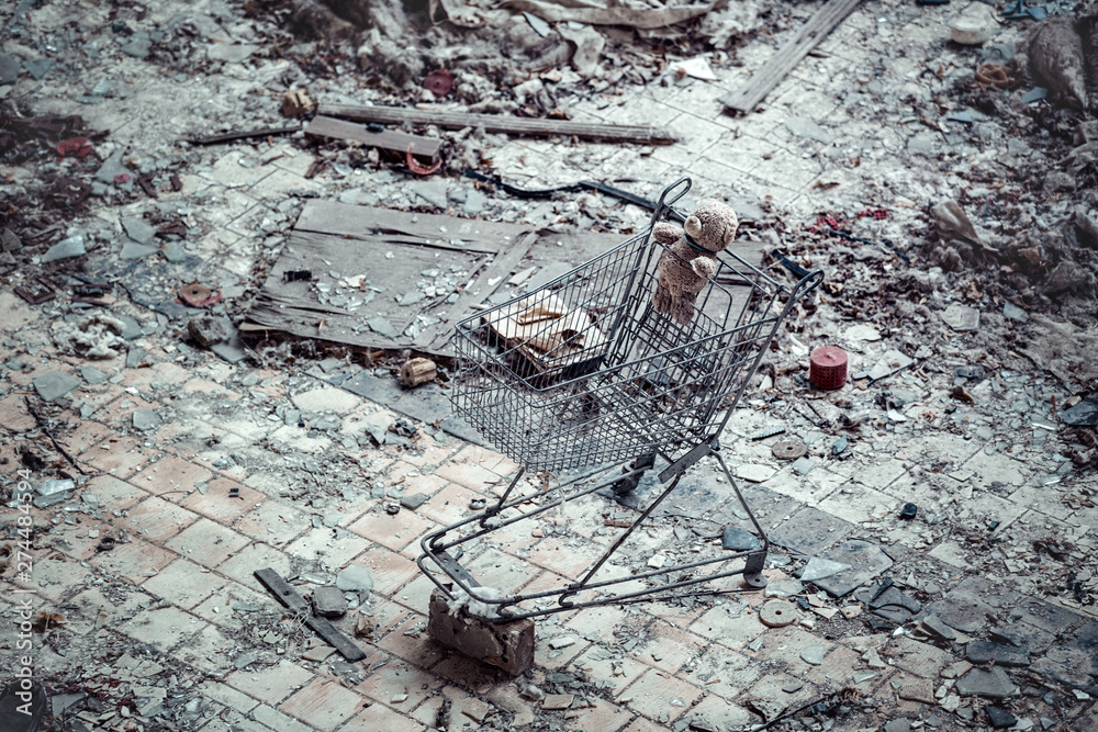 Φωτογραφία Toy bear on a metal trolley at the bottom of the destroyed pool Azure in the a