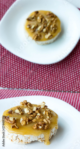  Rice biscuit with honey and nuts.