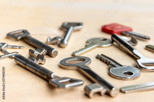 Verschiedene Arten von Schlüsseln für unterschiedliche Schlösser und Anwendungsbereiche