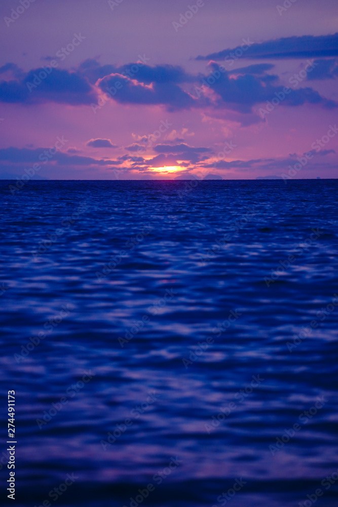 Obraz premium 早朝の海