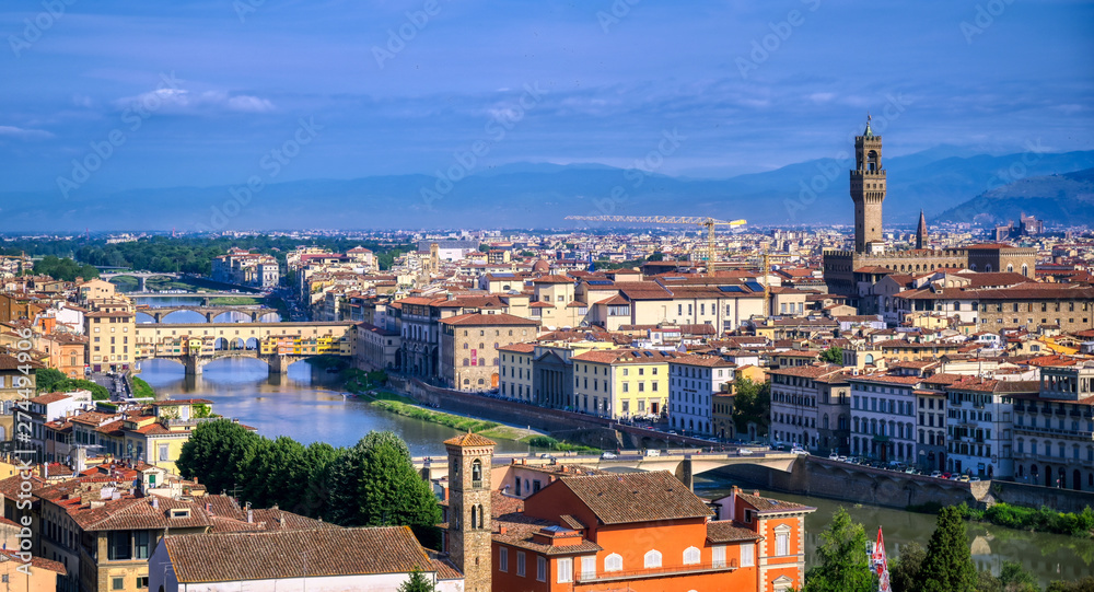 Obraz premium Florence, Italy along the Arno River.