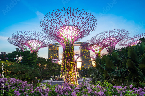 Koncepcja podróży Singapur, punkt orientacyjny i popularny wśród atrakcji turystycznych