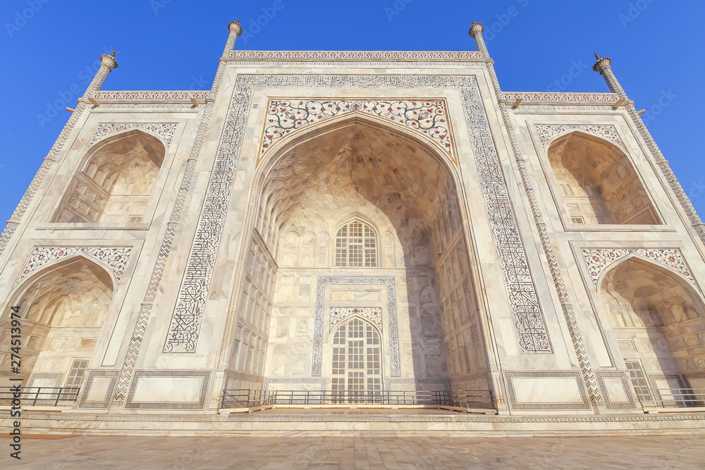Obraz premium Taj Mahal Agra white marble architecture close up view with medieval Mughal artwork
