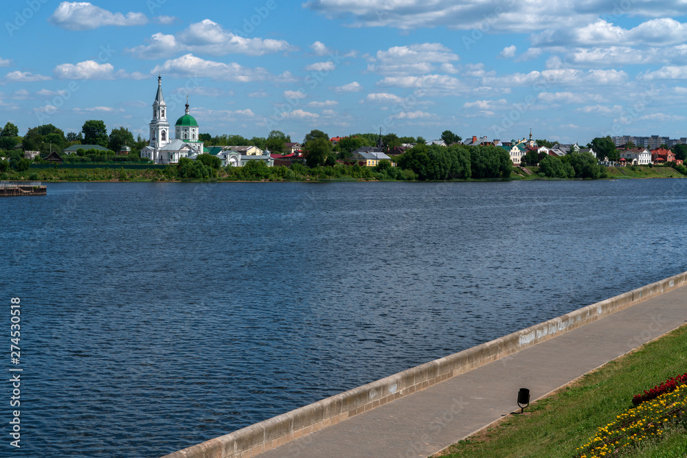 Fototapeta premium Набережная Степана Разина, стрелка реки Волги и Тверцы.