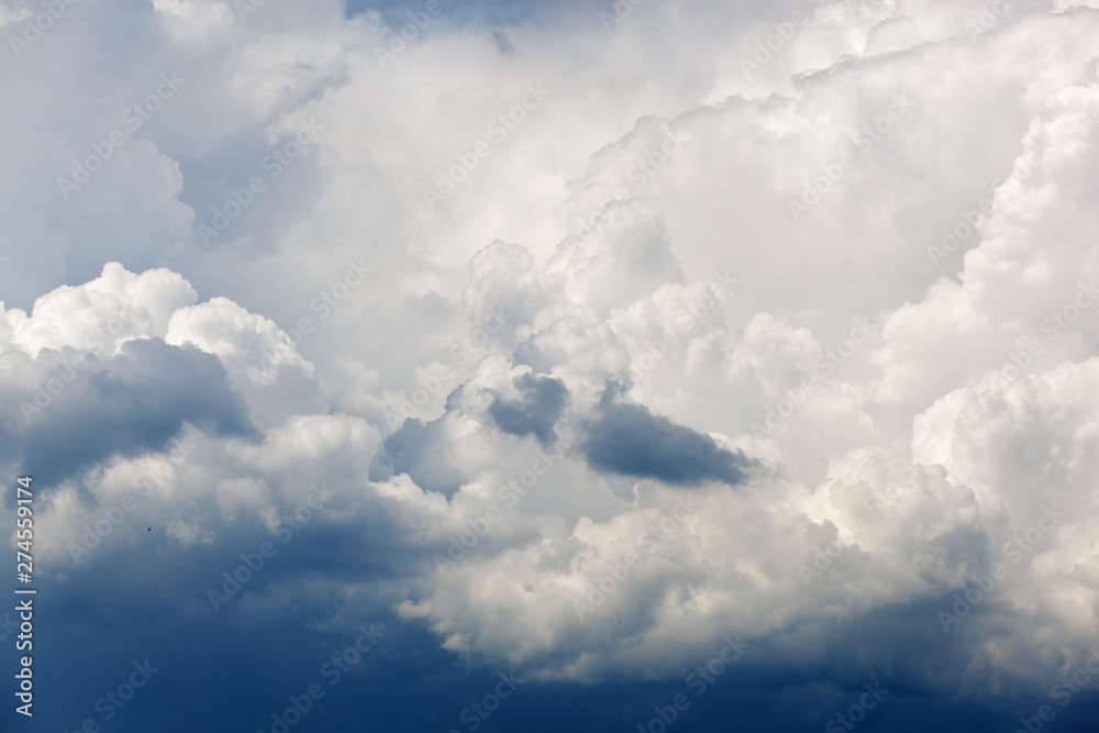 Obraz premium Clouds and bright blue sky background