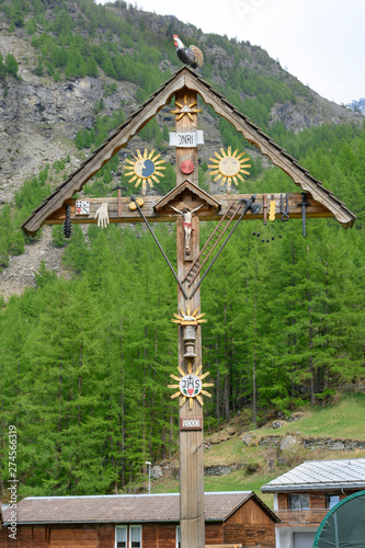 Wegkreuz in Saas Fee, Wallis, Schweiz photo