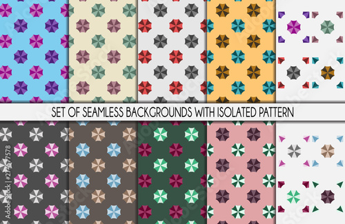 Fond à motif répété sur thème estival représentant des parasols -  Motif isolé pour utilisation facile et personnalisable avec Illustrator