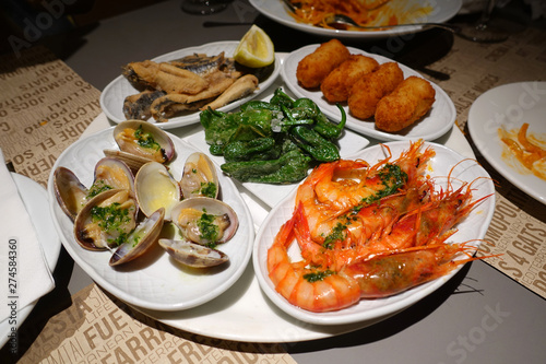 Shrimp, shellfish, pepper, fried dishes