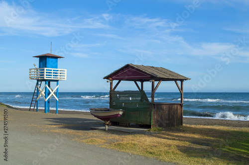 Chiringuito y Torre de vigilancia en el Paseo Marítimo / Chiringuito and watchtower on the Promenade. Rincón de la Victoria, Málaga
