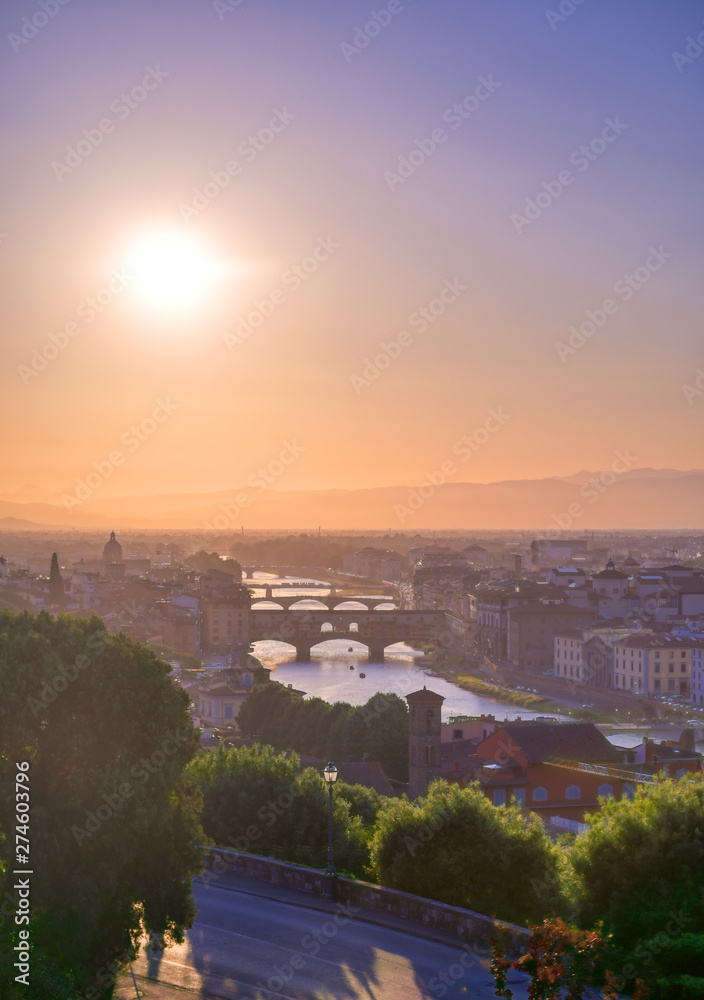 Obraz premium The sunset over Florence, capital of Italy’s Tuscany region.