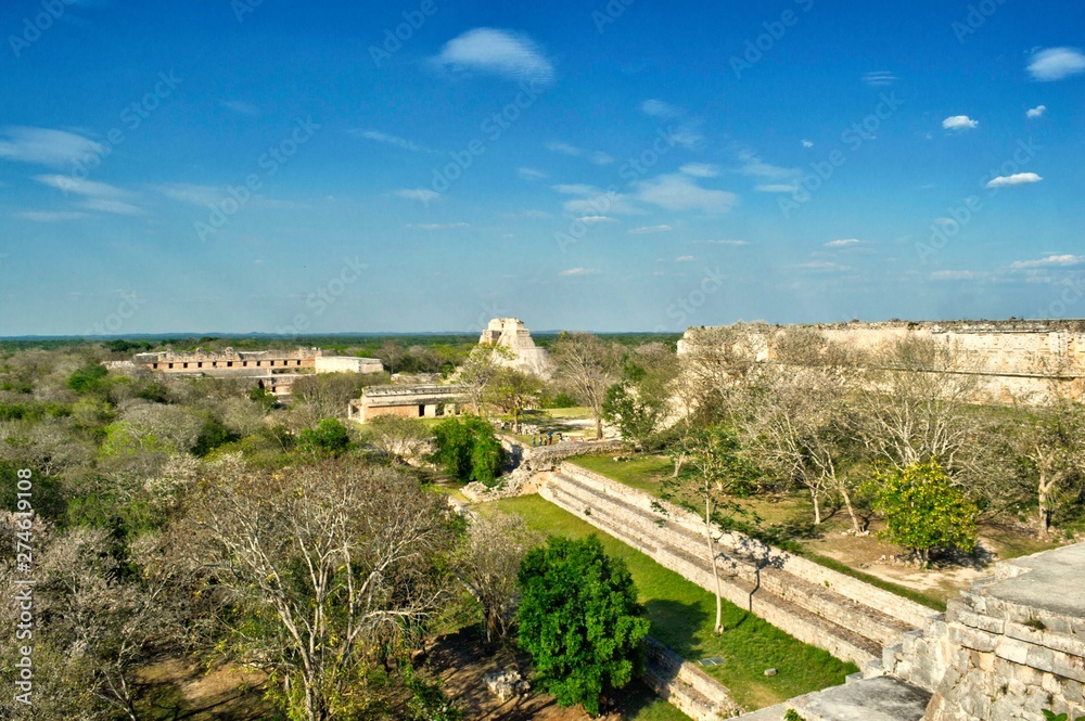 Uxmal, una antigua ciudad maya, considerada uno de los sitios arqueológicos más importantes de la cultura maya. Templo maya protegida por el INAH de México