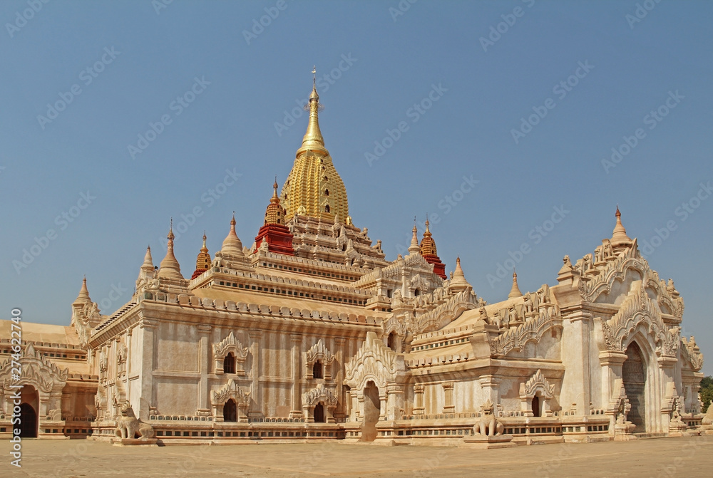 Fototapeta premium Ananda Temple in Old Bagan, a large buddhist temple, one of Bagan's best known temples. One of the most beautiful temples in the world. Myanmar.