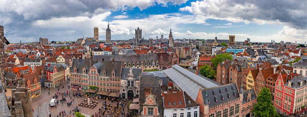 Naklejka premium Wonderful panoramic view of the city of Ghent