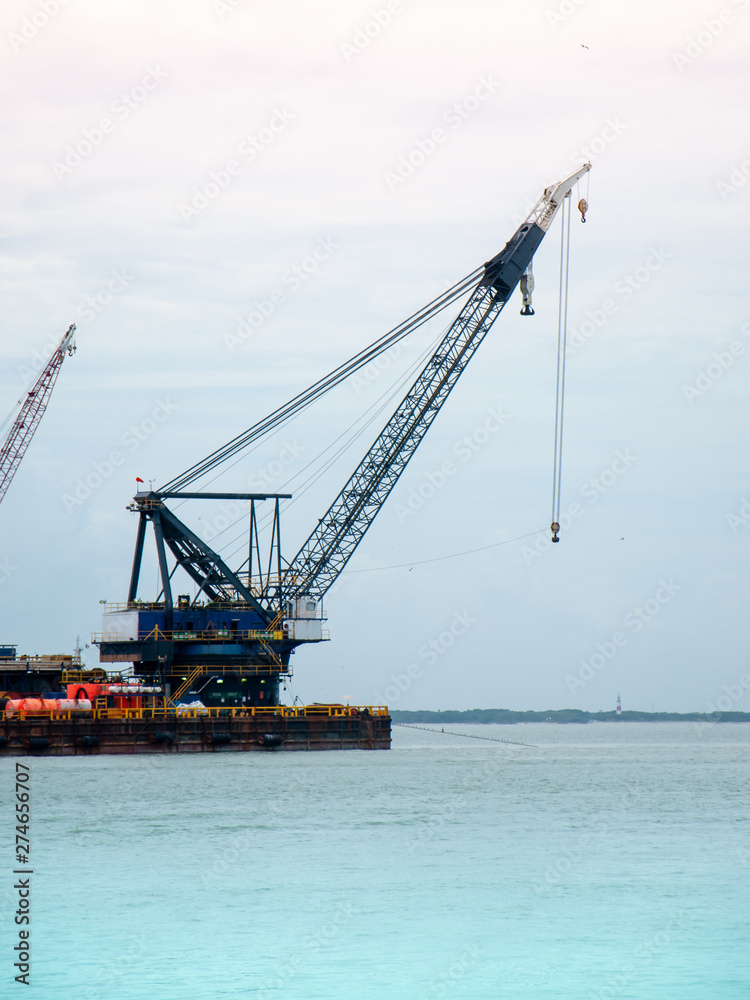 Huge crane mounted on the boat