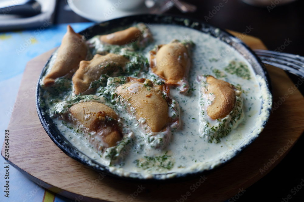 Kundyumy (kundubki, kundumtsy) - an ancient Russian food of the XVI century, which is a kind of dumplings with mushroom filling.