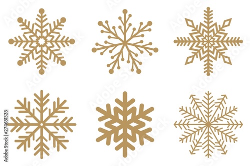 Goldene Frostige Schneeflocken auf einem isolierten weißen Hintergrund. photo