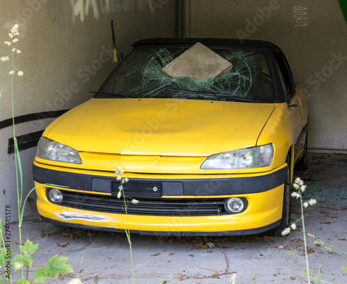 Stein in der Scheibe