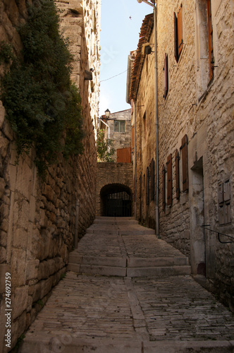 Rue montante à Barjac