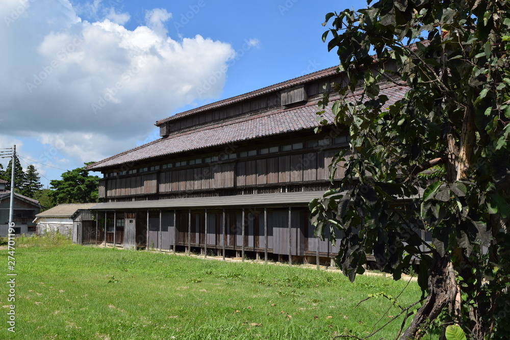 日本遺産 松ヶ岡開墾場 / 平成29年4月28日、文化庁より日本遺産に認定されました。国内最北限の絹産地で、百数十年を経た今もなお養蚕から絹織物の製品化まで、一貫した工程が残る国内唯一の地です。 日本遺産 松ヶ岡開墾場 / 平成29年4月28日、文化庁より日本遺産に認定されました。国内最北限の絹産地で、百数十年を経た今もなお養蚕から絹織物の製品化まで、一貫した工程が残る国内唯一の地です。