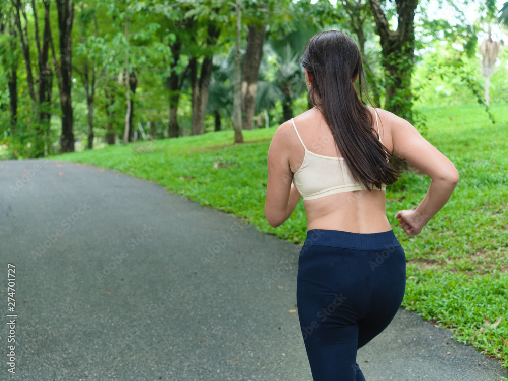 Young girl running in the park. It is engaged in fitness. Close-up. 
