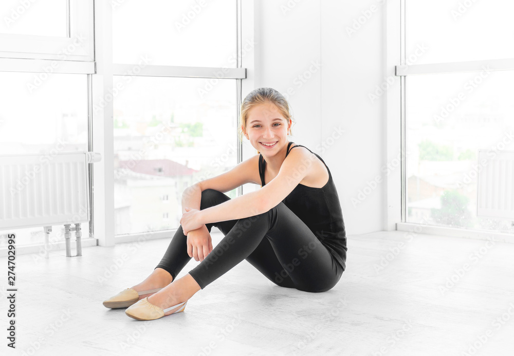 Fotka „Ballerina teen girl is sitting in room“ ze služby Stock | Adobe Stock